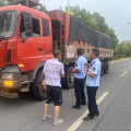 路警聯(lián)動嚴查超限，G107線違法車輛落網(wǎng)