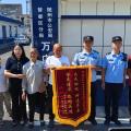 陽光下的守護｜錦旗映初心！隨州公安民警助失散18年家庭團圓