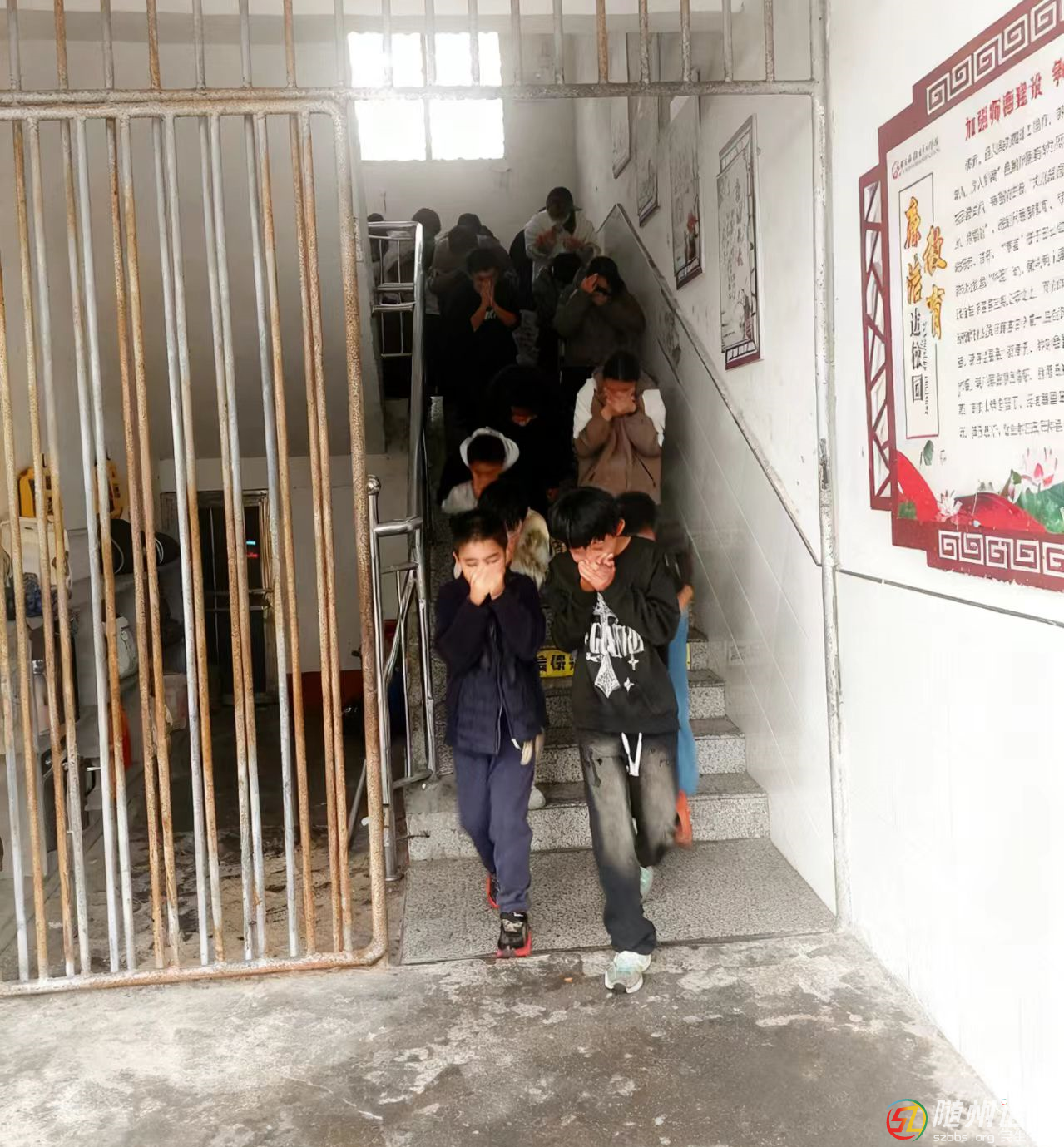 萬福店農(nóng)場(chǎng)中心學(xué)校開展119消防疏散逃生演練活動(dòng)